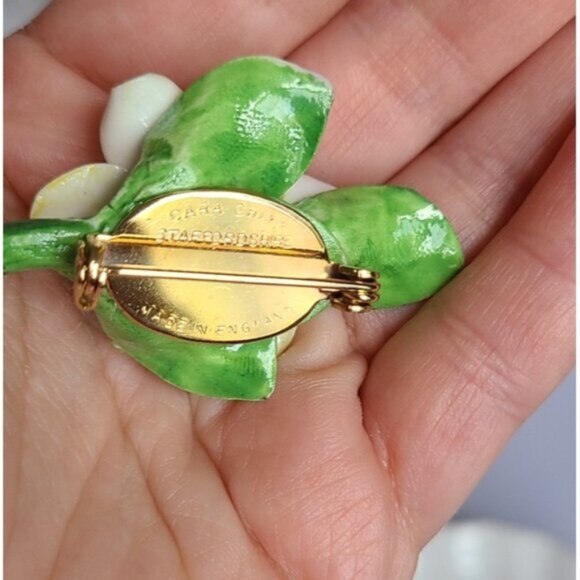 Vintage Signed Collectible Cara China White Flower Floral Brooch London - Picture 8 of 10